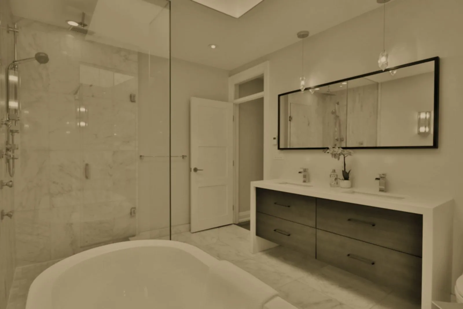 Vorher: Wanne und Dusche, Tempelhof